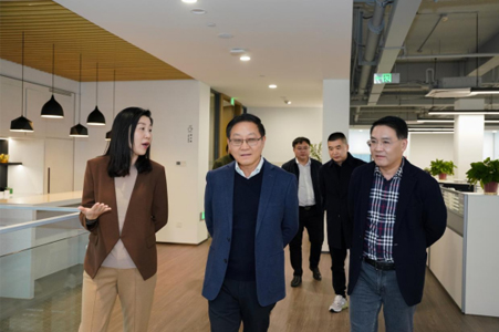 省住建廳原副廳長、國際綠建聯(lián)盟執(zhí)行主席、江蘇省人民政府參事室特聘專家劉大威一行蒞臨城發(fā)設(shè)計考察指導(dǎo)